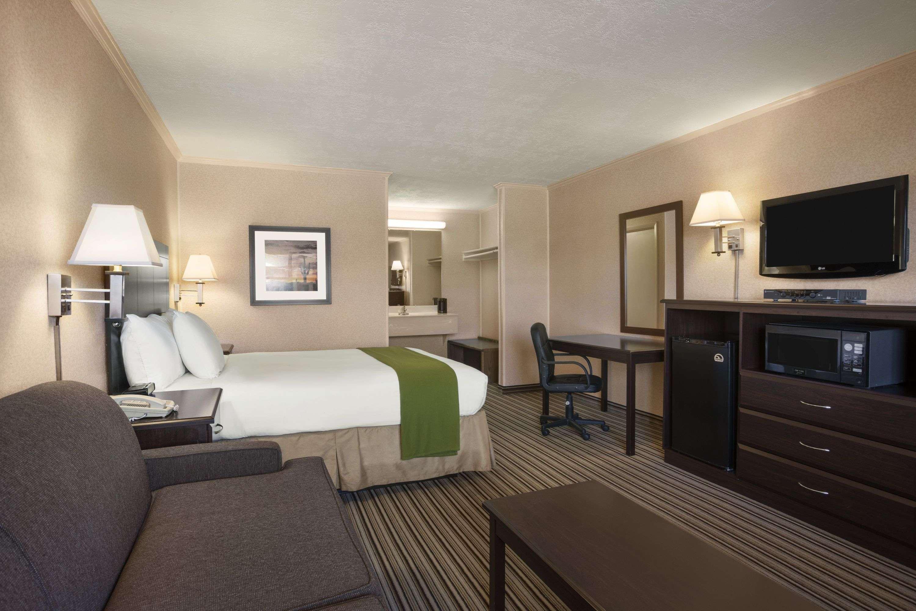 Days Inn By Wyndham Grants Eksteriør billede