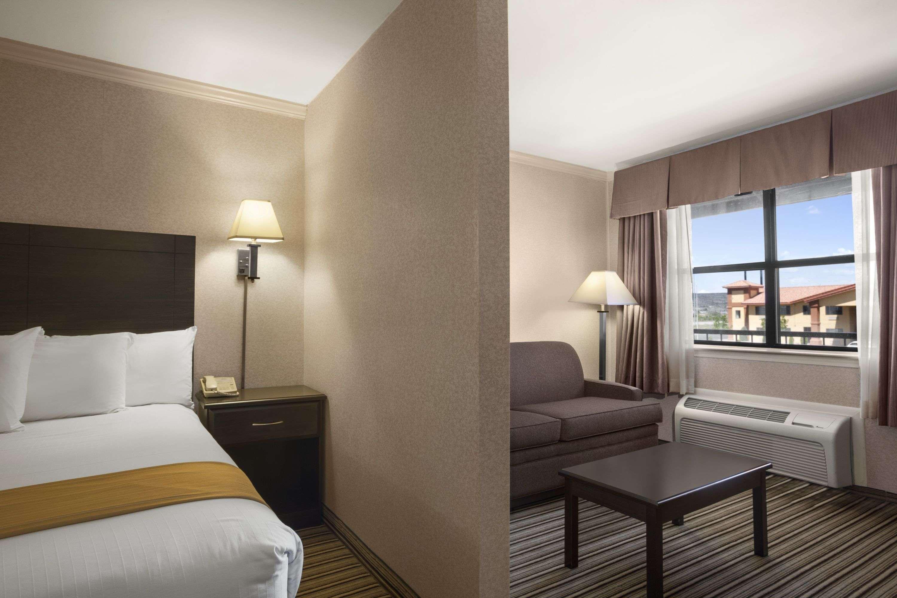 Days Inn By Wyndham Grants Eksteriør billede