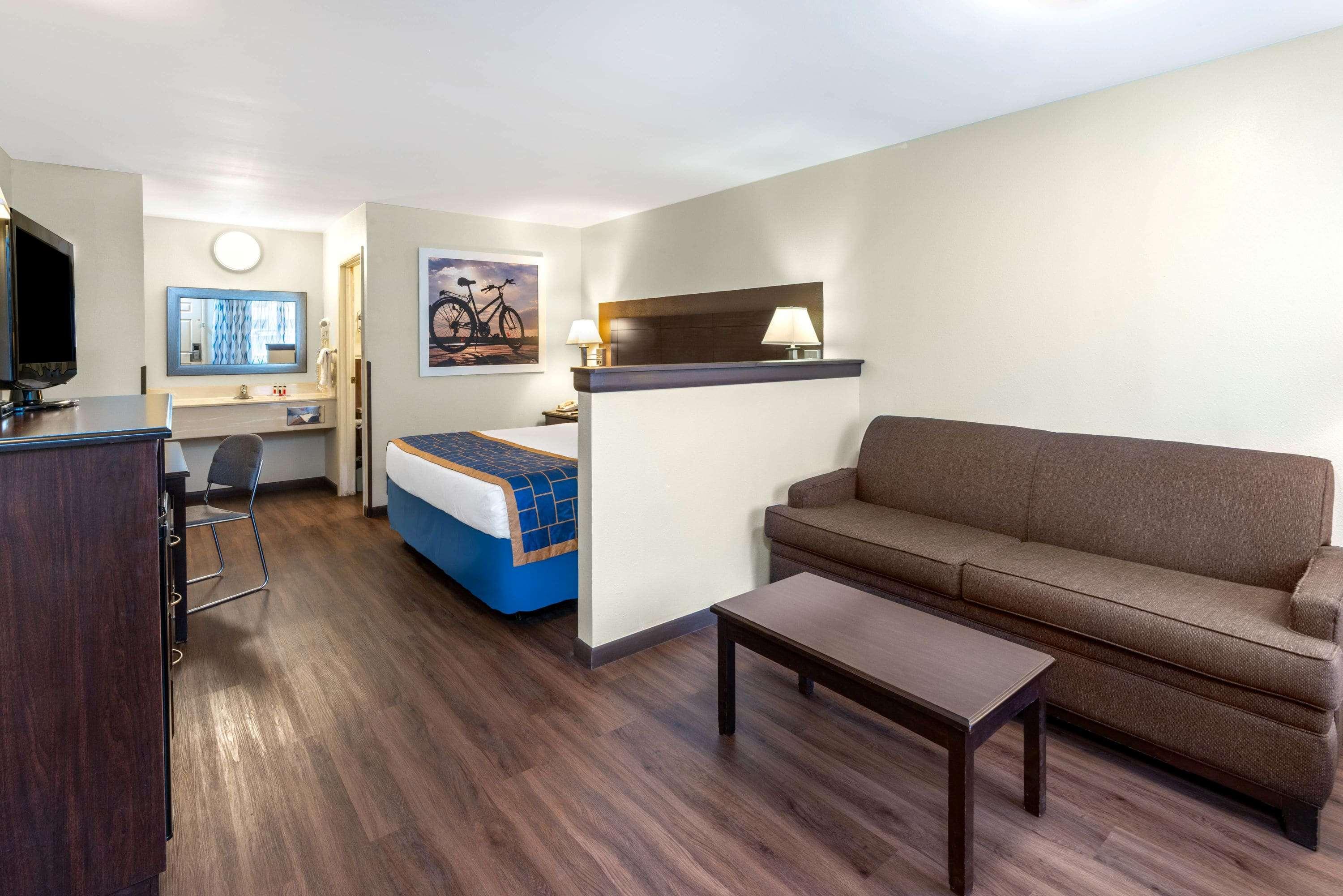 Days Inn By Wyndham Grants Eksteriør billede