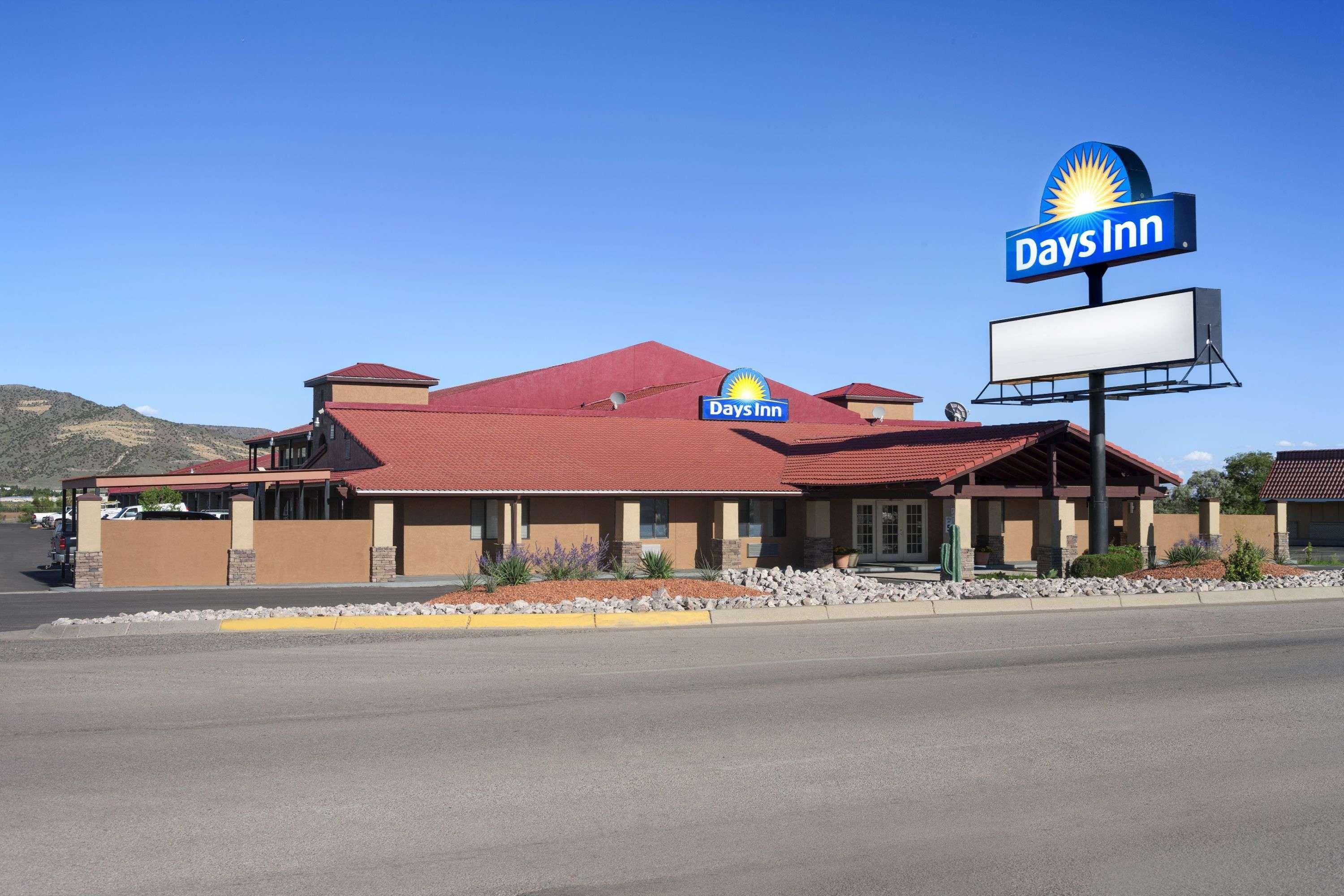 Days Inn By Wyndham Grants Eksteriør billede