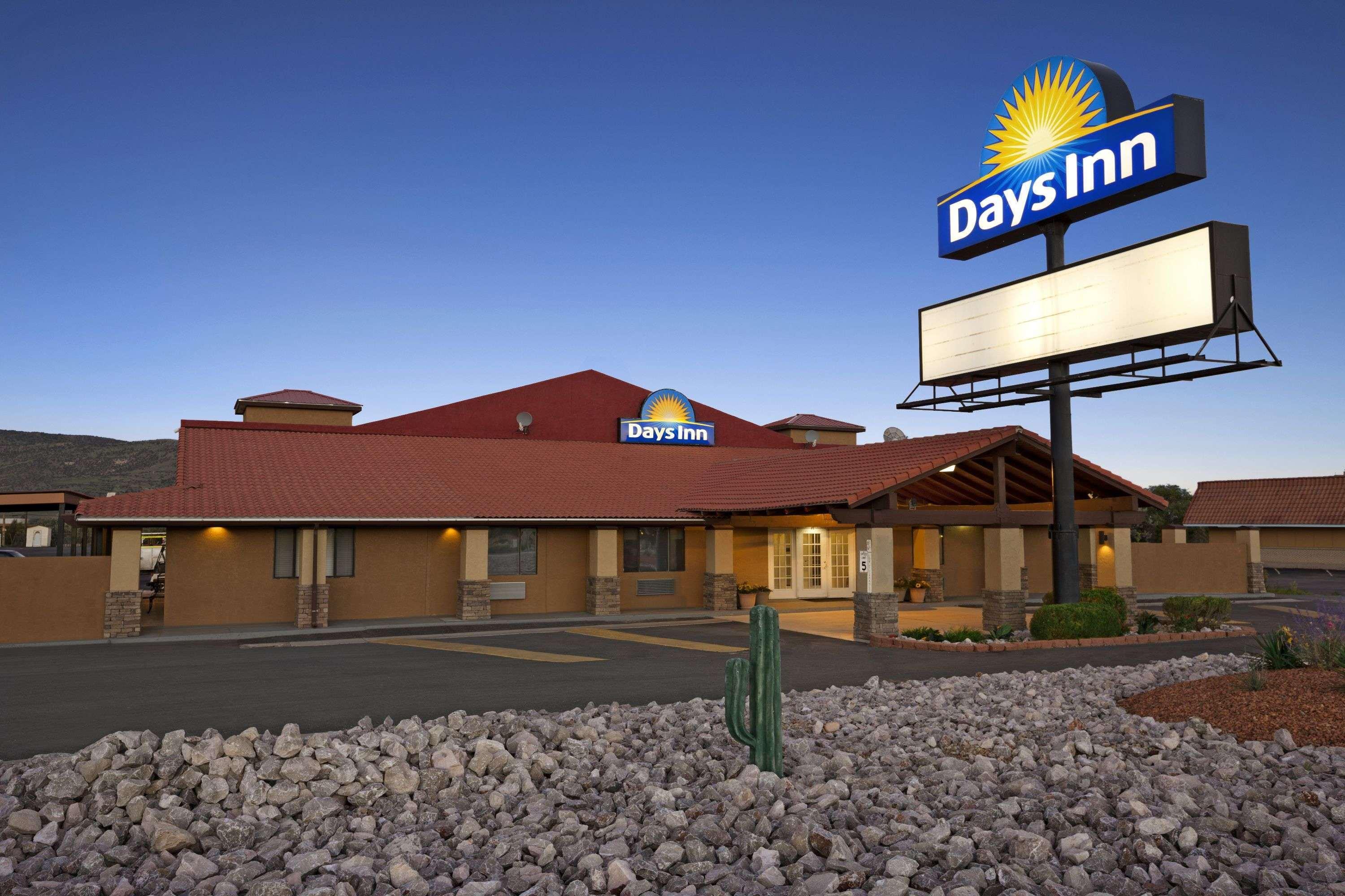 Days Inn By Wyndham Grants Eksteriør billede