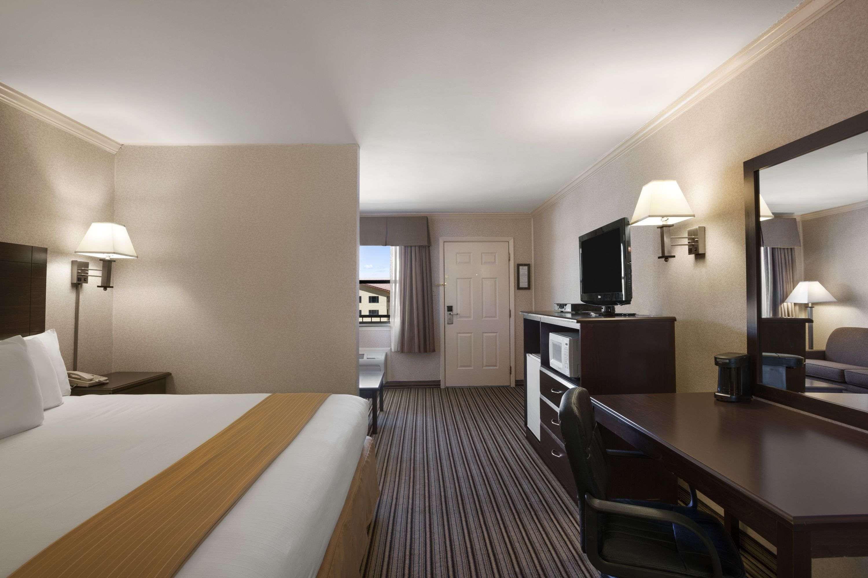 Days Inn By Wyndham Grants Eksteriør billede