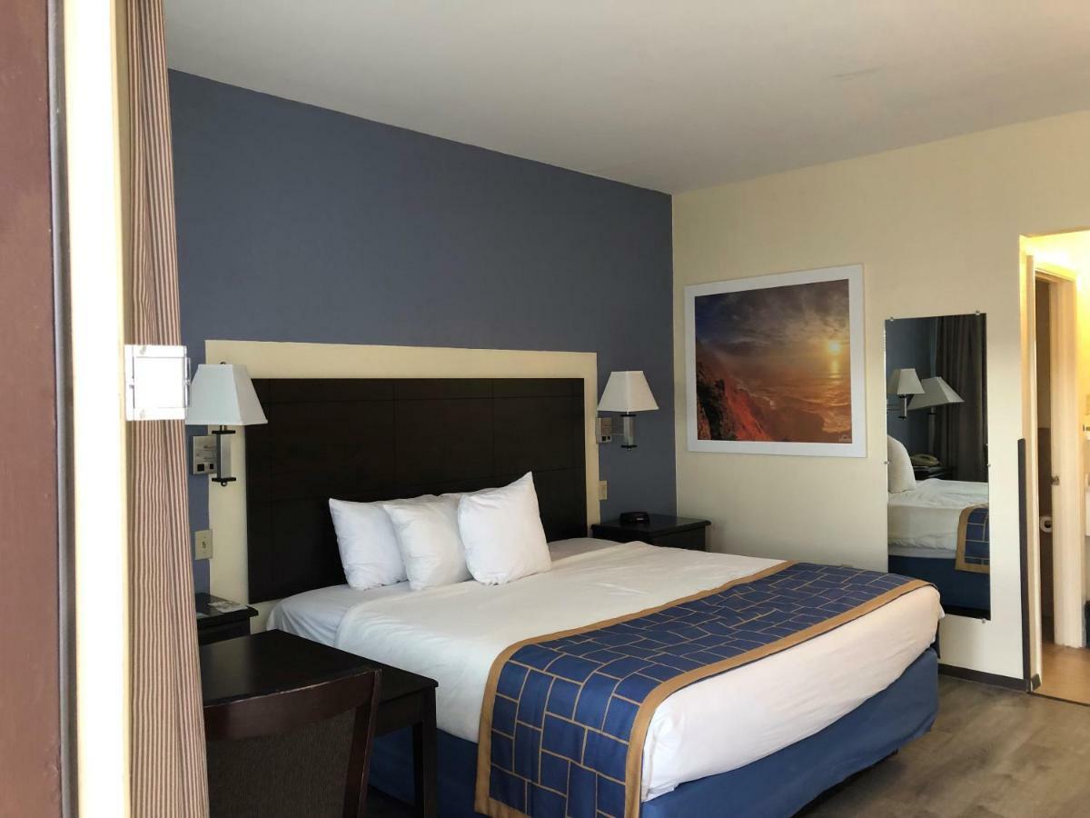 Days Inn By Wyndham Grants Eksteriør billede